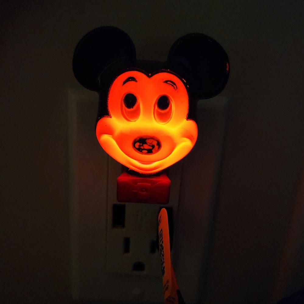 Vintage Walt Disney 1960-1970s Mickey Mouse Plug in Wall Night Light Works